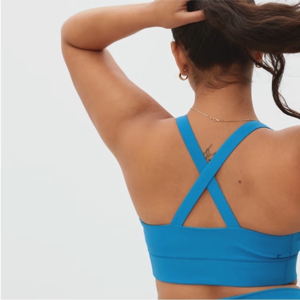 Everlane Women’s Perform Criss Cross Back Sports Bra Blue Size Small